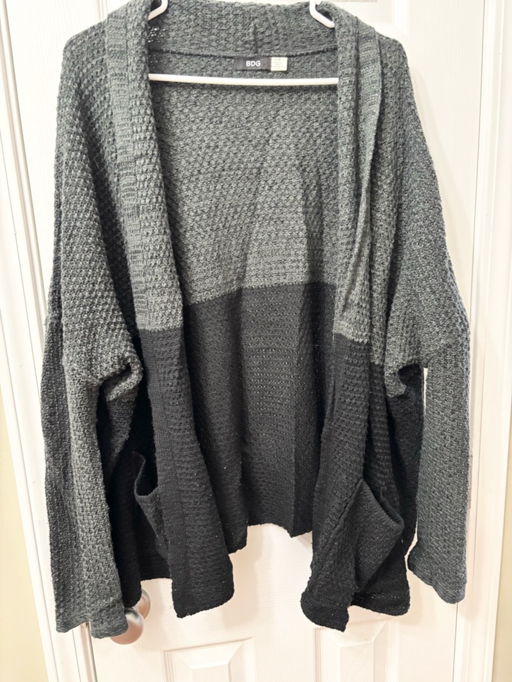 Urban Outfitters BDG Cozy Colorblock Open-Front Cardigan Dark Gray Black Sz L - Picture 3 of 7